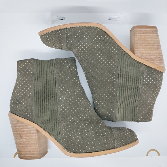 Anthropologie Olive Green Mini Gold Studded Suede Heeled Booties Sz 8 Modern - Picture 13 of 15